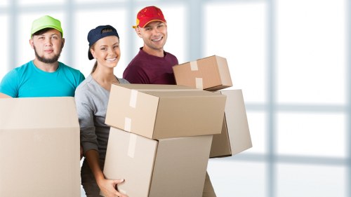 Packing and loading support for a flat removal in Vauxhall